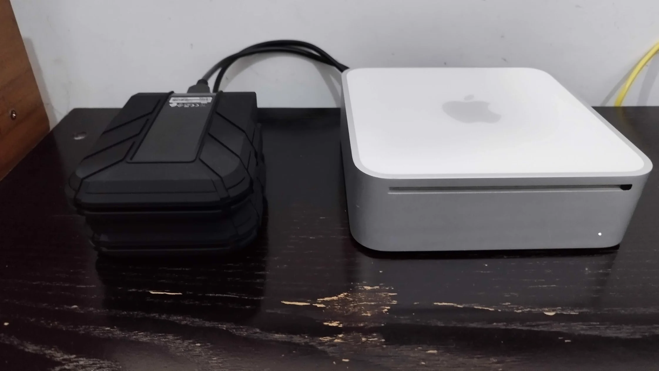 Mi Mac mini con su disco externo